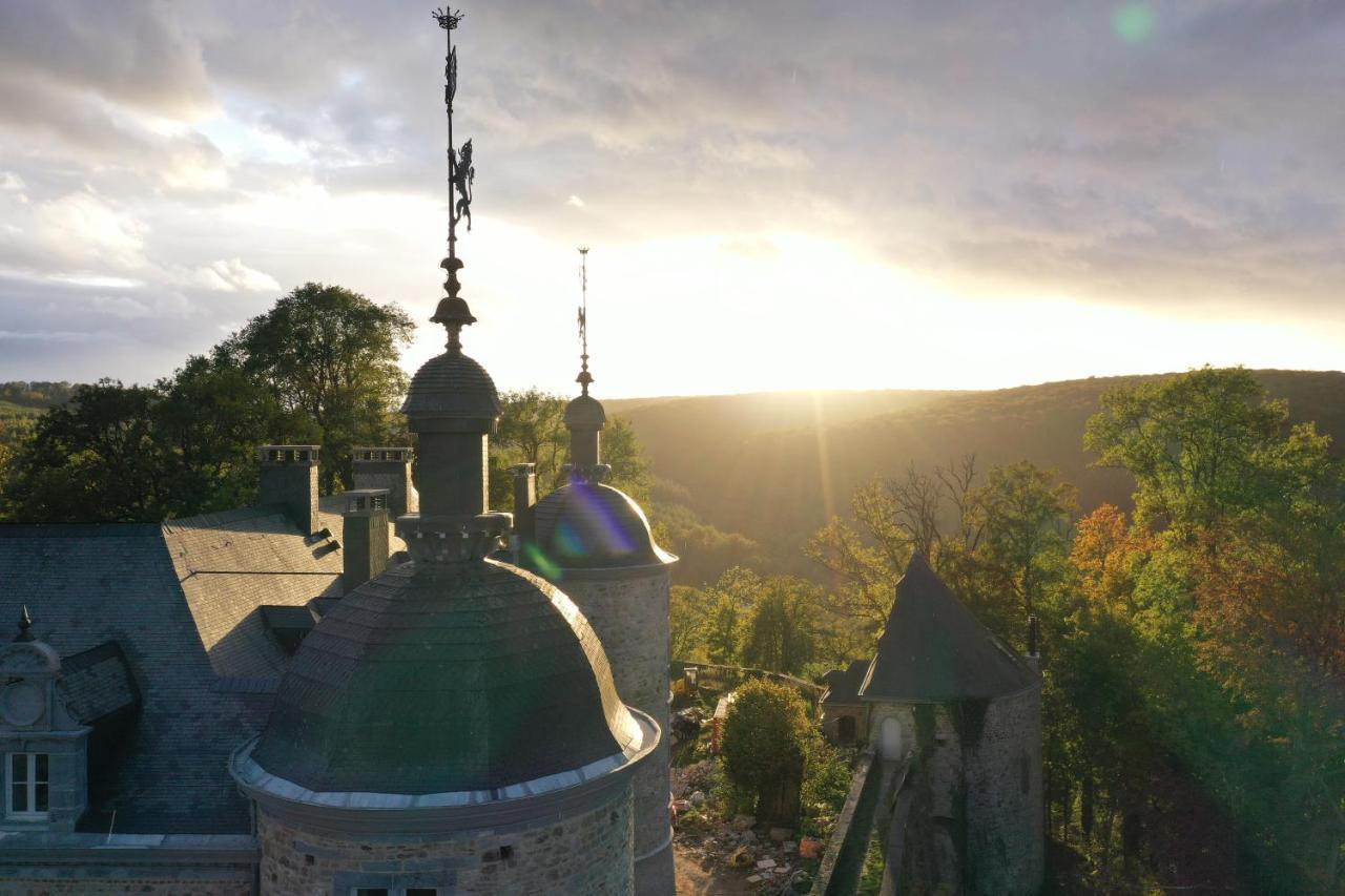 Le Chateau De Mirwart Exteriör bild