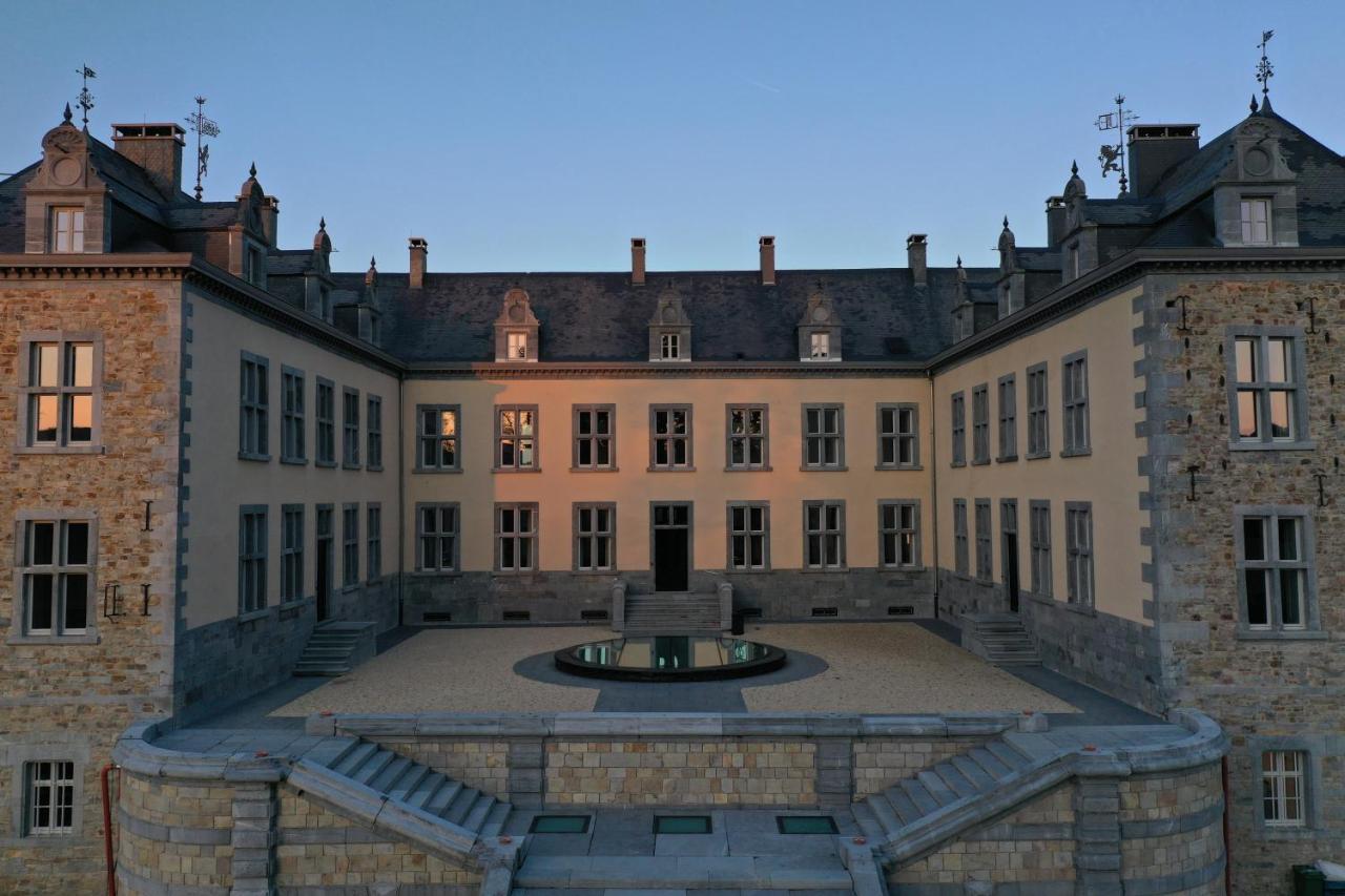 Le Chateau De Mirwart Exteriör bild